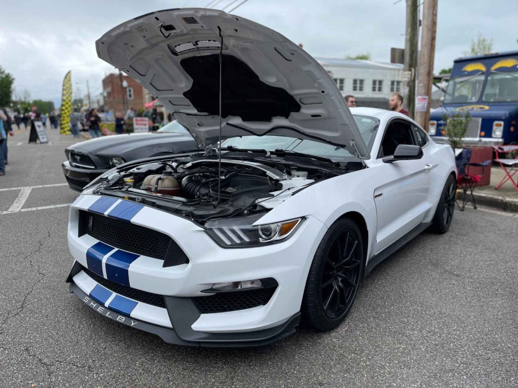 2019 Ford Mustang Shelby GT350 White Motor
